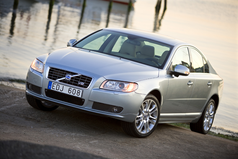 Volvo V70 and S80