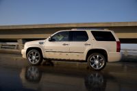 Cadillac Escalade Hybrid (2009) - picture 4 of 14