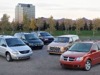 Chrysler Town &amp; Country 25th Anniversary Edition (2009) - picture 5 of 6