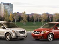 Chrysler Town &amp; Country 25th Anniversary Edition (2009) - picture 6 of 6