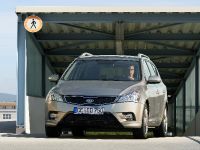 Kia cee'd (2009) - picture 3 of 3