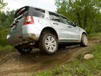 Land Rover LR2 HSE (2009) - picture 7 of 12