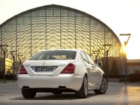 Mercedes-Benz S-Class (2009) - picture 2 of 7