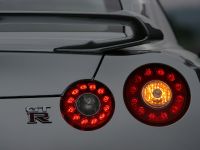 Nissan GT-R (2009) - picture 8 of 18