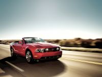 Ford Mustang Convertible (2010) - picture 4 of 6