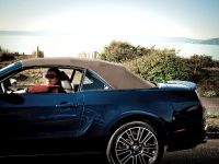Ford Mustang Convertible (2010) - picture 5 of 6