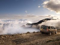 Land Rover Discovery (2010) - picture 6 of 38