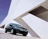 Lincoln MKZ (2010) - picture 8 of 18