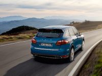 Porsche Cayenne (2010) - picture 2 of 7