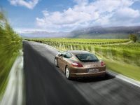 Porsche Panamera 4 (2010) - picture 1 of 3