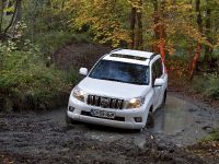 Toyota Land Cruiser (2010) - picture 6 of 20