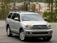 Toyota Sequoia Platinum (2010) - picture 2 of 14