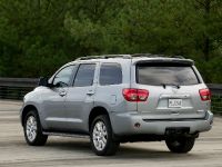 Toyota Sequoia Platinum (2010) - picture 6 of 14
