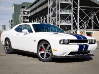 Dodge Challenger SRT8 (2011) - picture 2 of 11