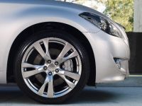 Infiniti M (2011) - picture 8 of 14