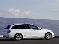 Mercedes-Benz C-Class Estate (2011) - picture 4 of 9