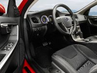 Volvo V60 R-Design (2011) - picture 2 of 7