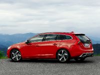 Volvo V60 R-Design (2011) - picture 3 of 7