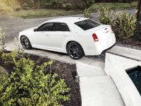 Chrysler 300 SRT8 (2012) - picture 2 of 18