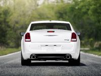 Chrysler 300 SRT8 (2012) - picture 4 of 18