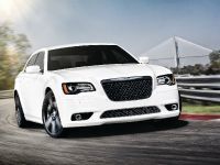 Chrysler 300 SRT8 (2012) - picture 7 of 18