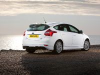 Ford Focus Zetec S (2012) - picture 3 of 5
