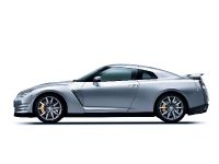 Nissan GT-R (2012) - picture 3 of 22