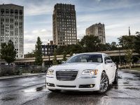 Chrysler 300 Motown Edition (2013) - picture 3 of 23