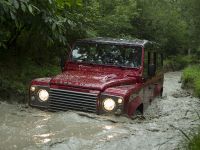 Land Rover Defender UK (2013) - picture 7 of 24