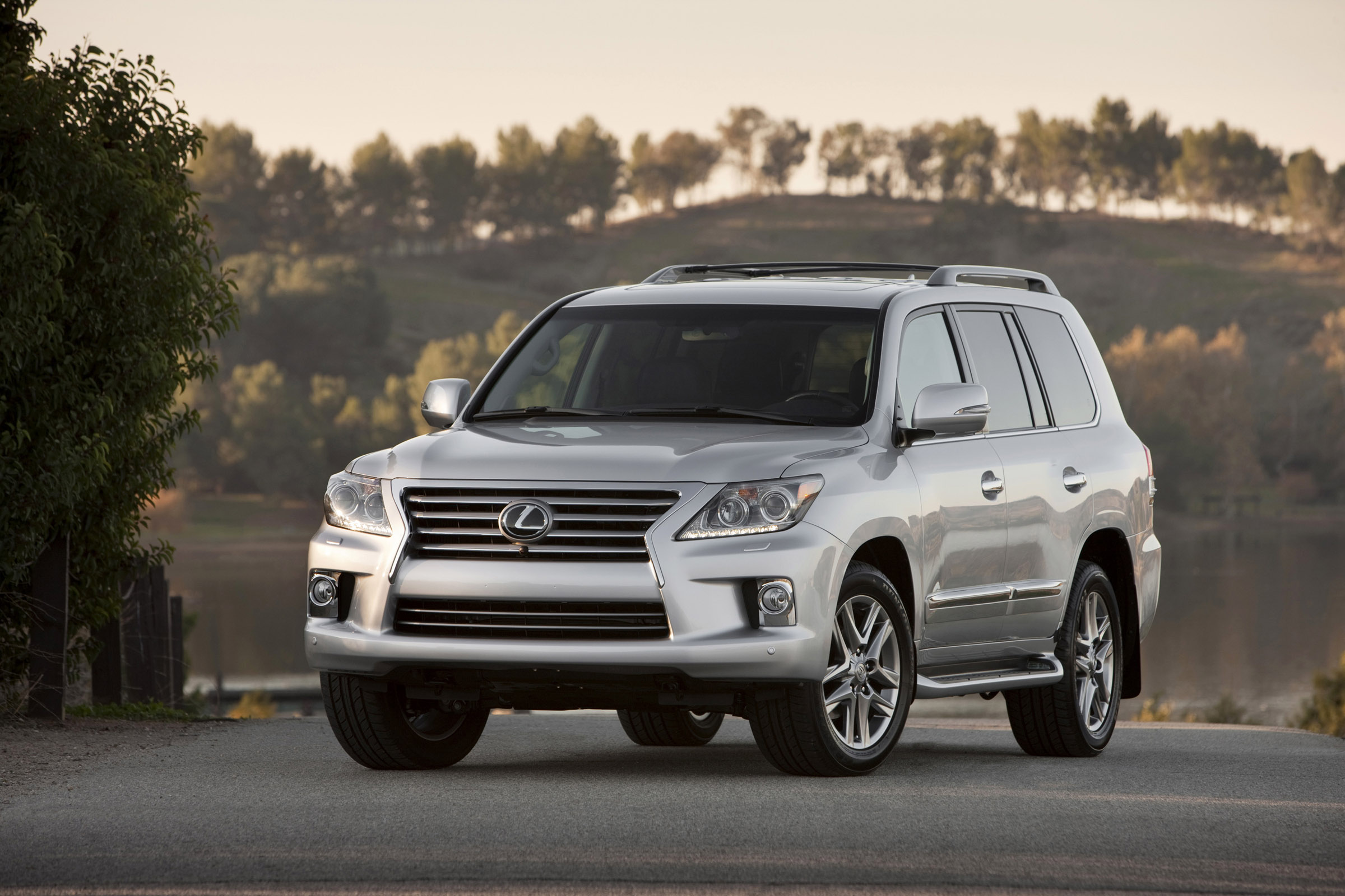 Lexus LX 570 SUV