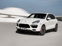 Porsche Cayenne Turbo S (2013) - picture 1 of 6