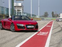 Audi R8 Spyder V10 (2014) - picture 6 of 23