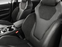 Vauxhall VXR8 GTS (2014) - picture 6 of 7