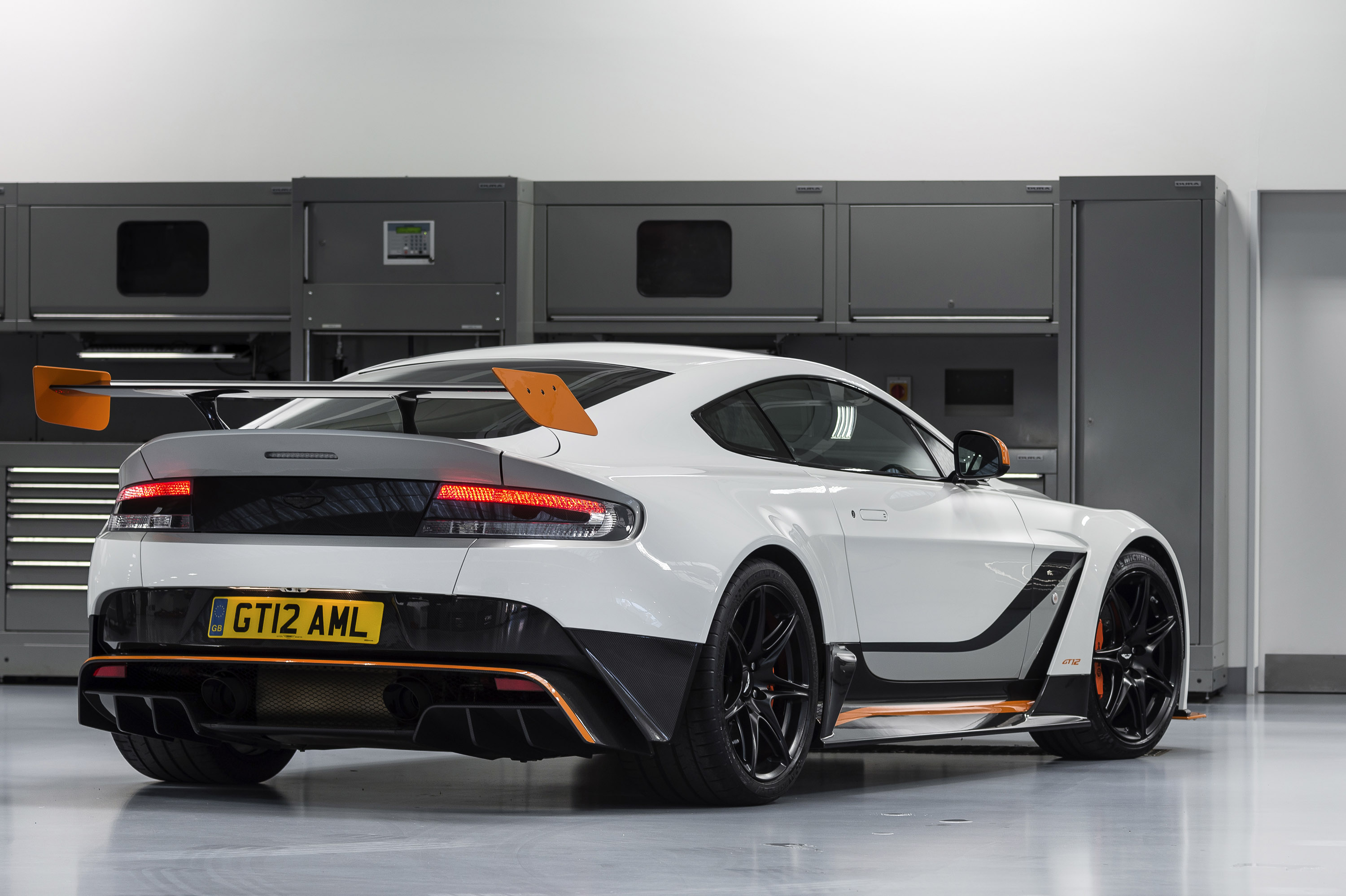 Aston Martin Aston Marin Vantage GT12
