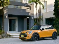 Mini Cooper 5-door (2015) - picture 3 of 13