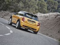 MINI Cooper S (2015) - picture 8 of 14