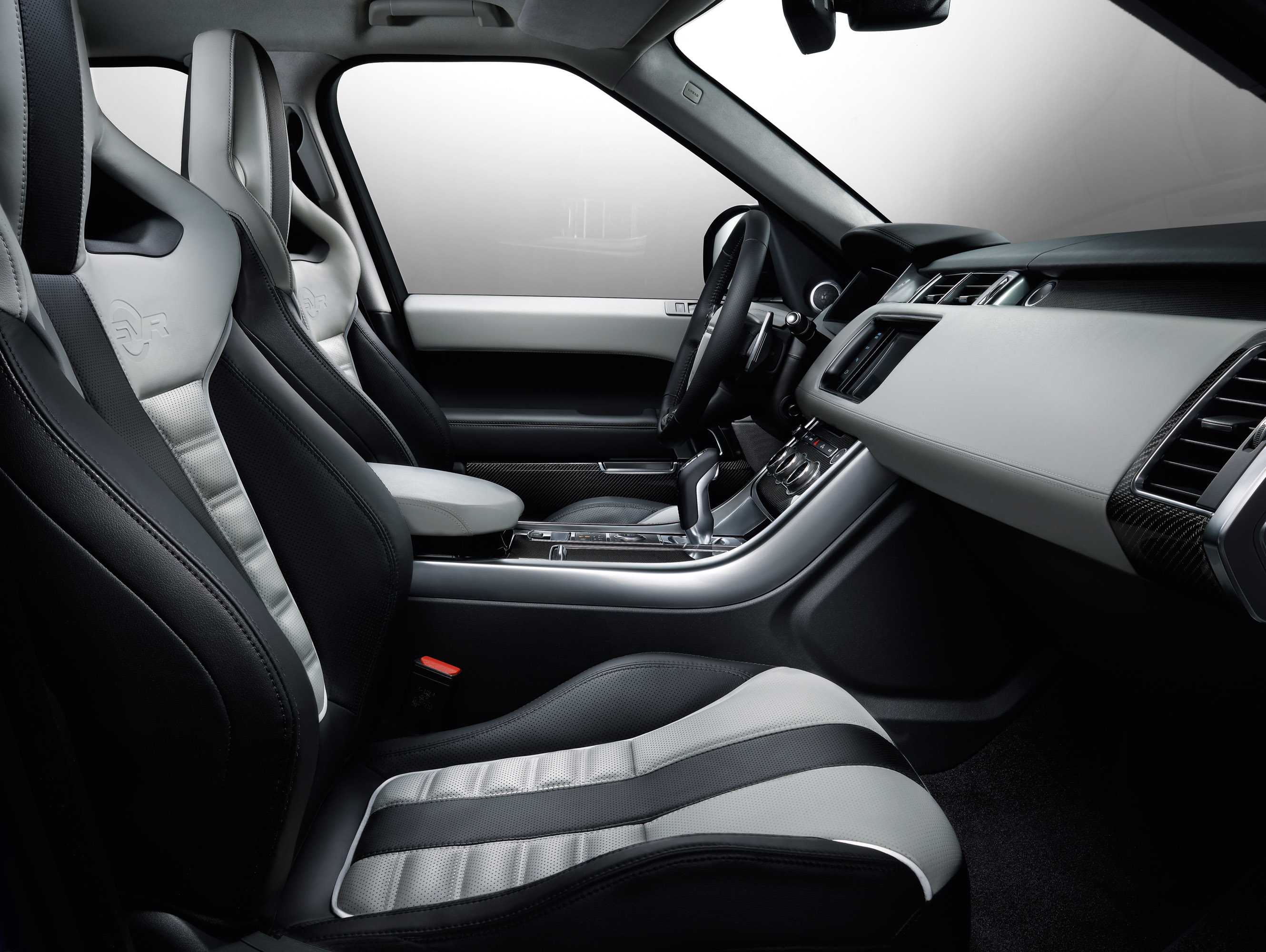 Land Rover Range Rover SVR