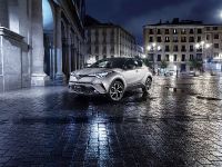 Toyota C-HR SUV (2016)