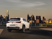 Lexus UX SUV (2018) - picture 5 of 8