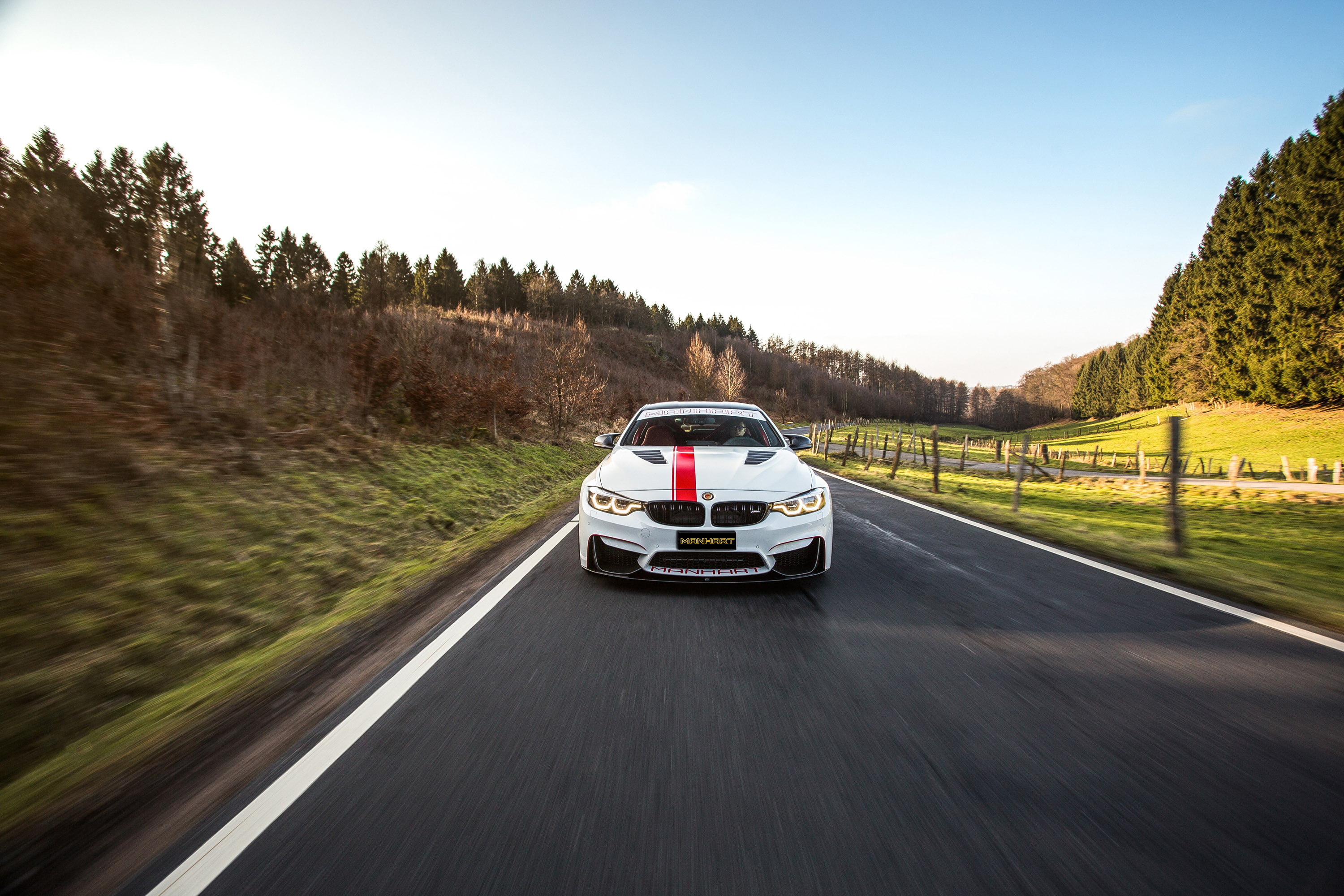 Manhart Racing MANHART BMW MH4 550