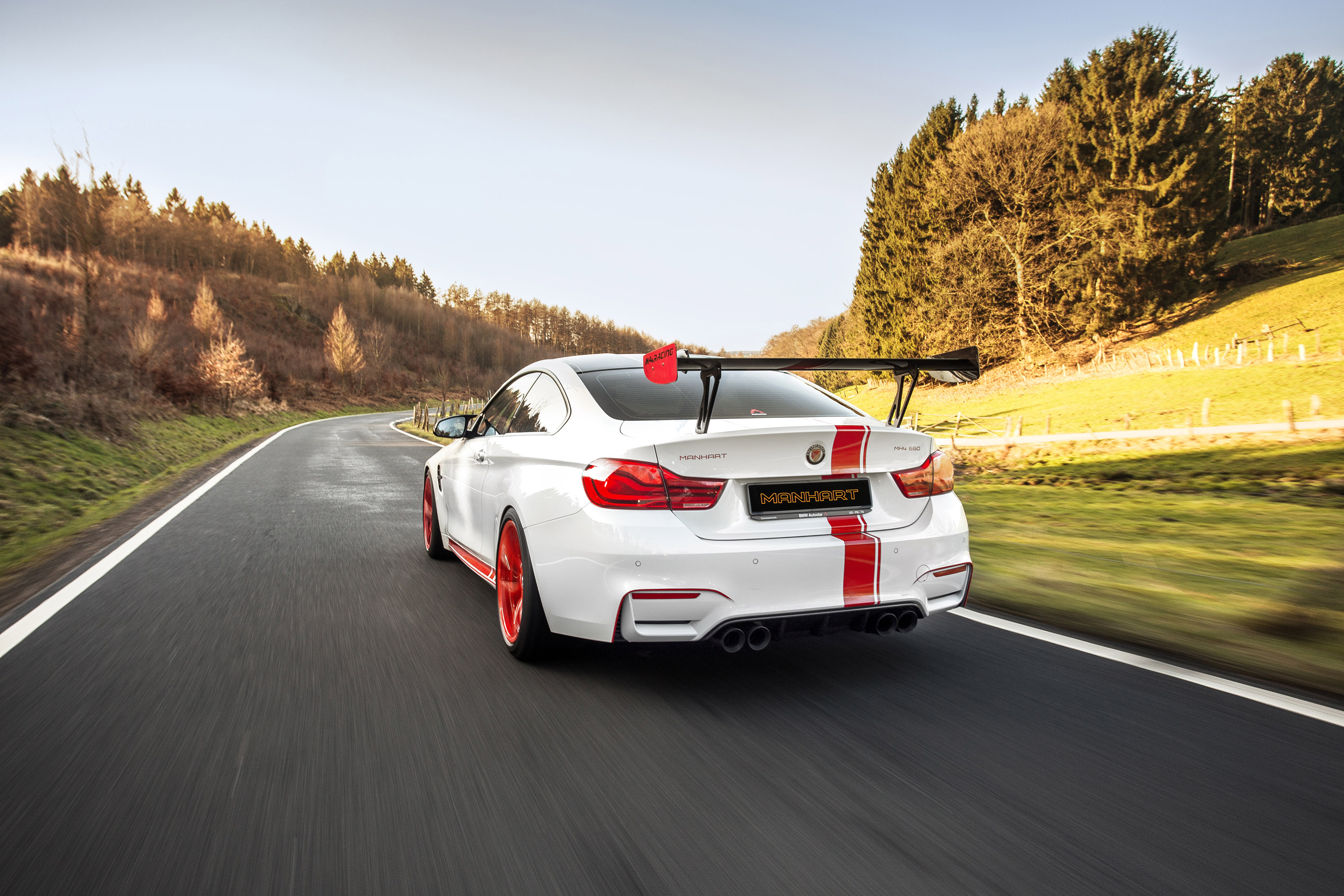 Manhart Racing MANHART BMW MH4 550
