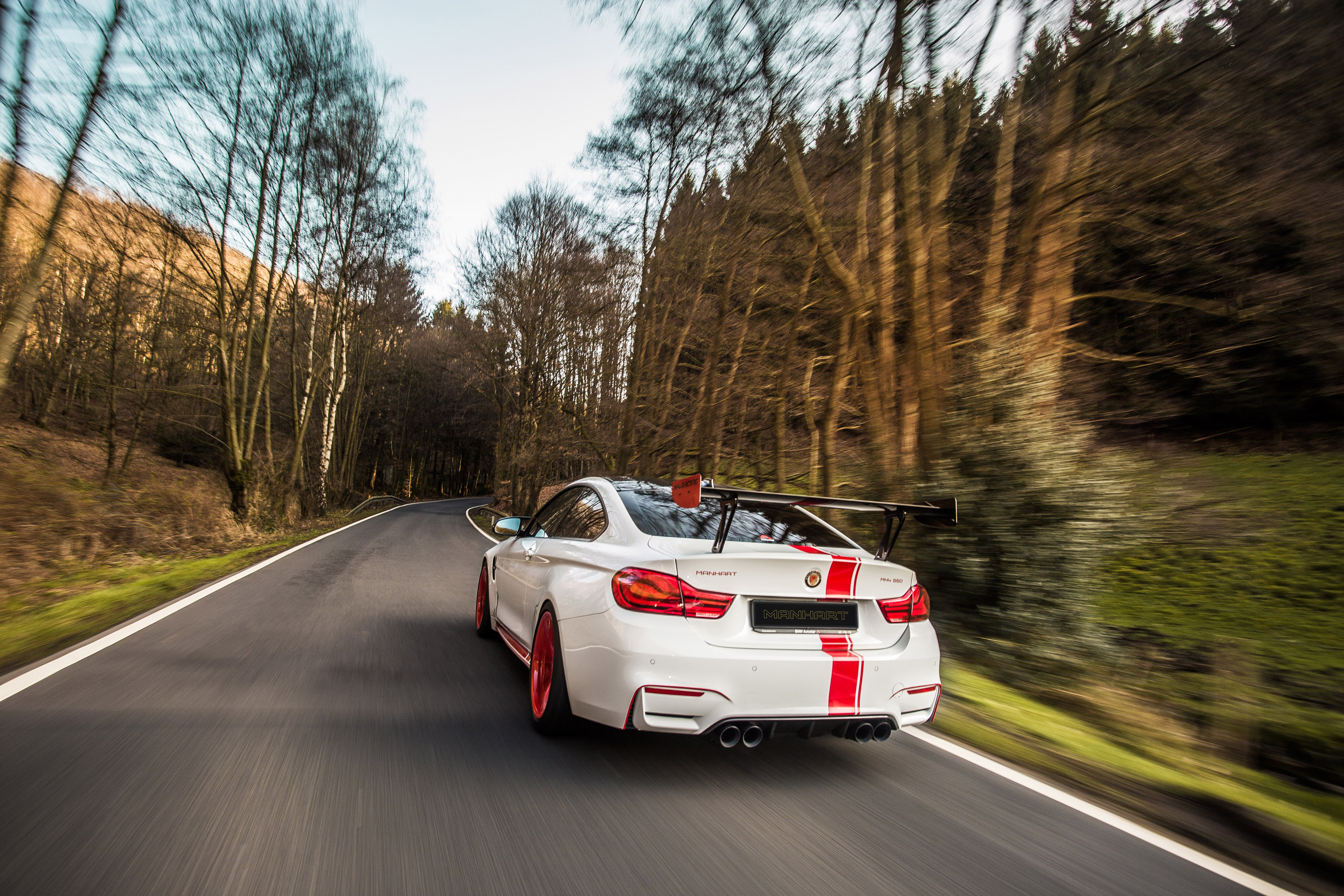 Manhart Racing MANHART BMW MH4 550