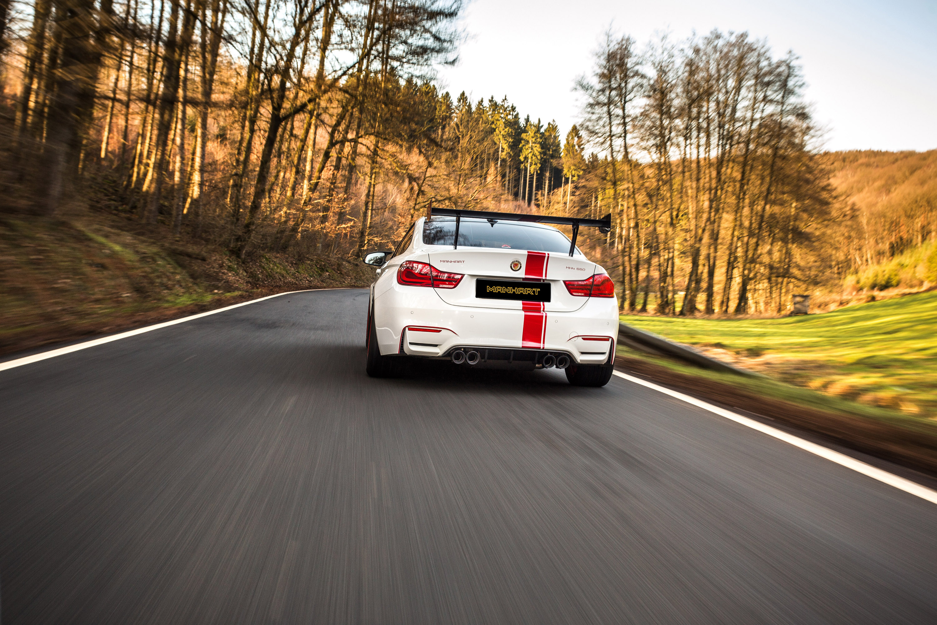 Manhart Racing MANHART BMW MH4 550