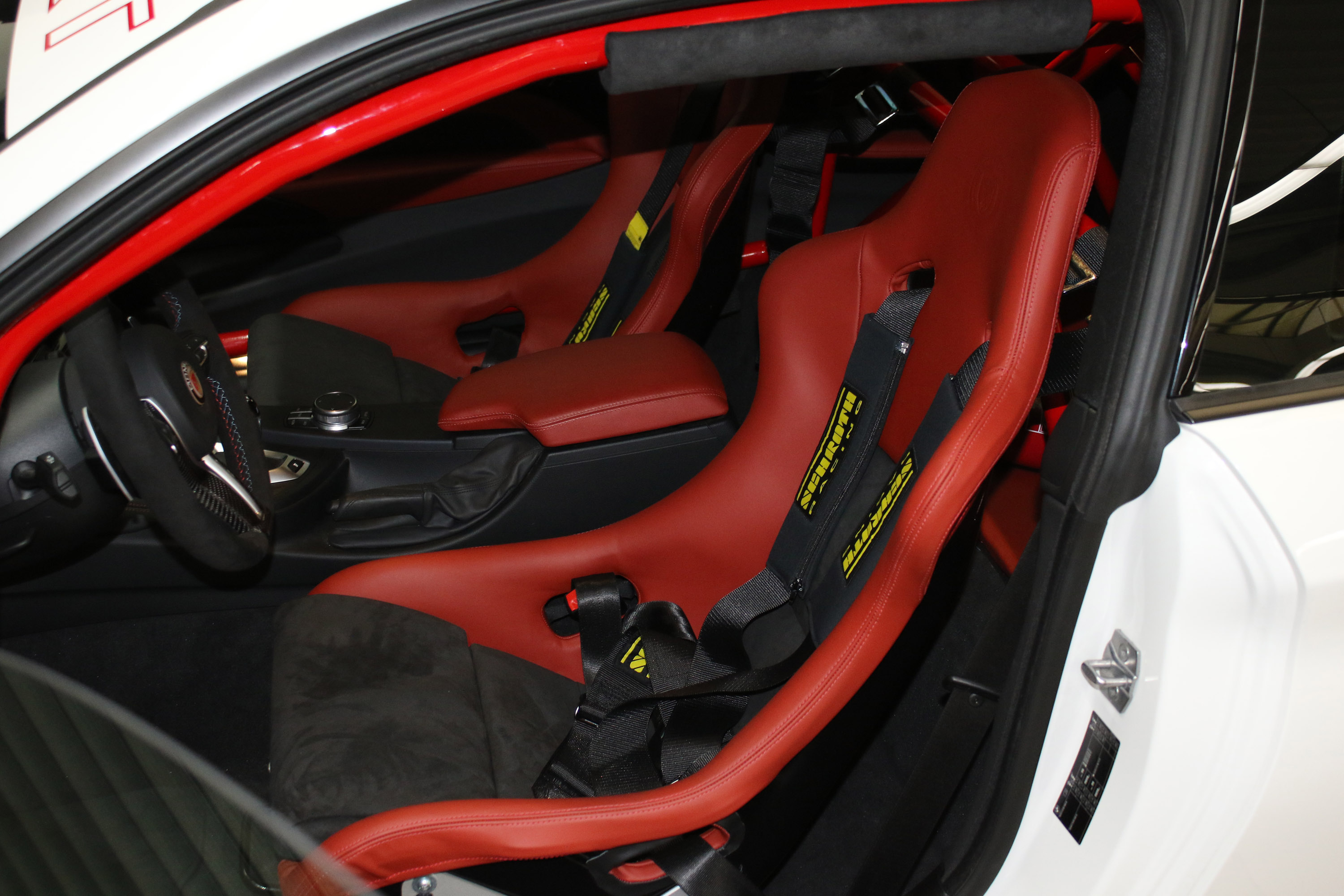 Manhart Racing MANHART BMW MH4 550