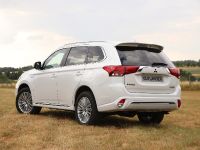 Mitsubishi Outlander PHEV (2019) - picture 2 of 6