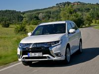 Mitsubishi Outlander PHEV (2019) - picture 3 of 6