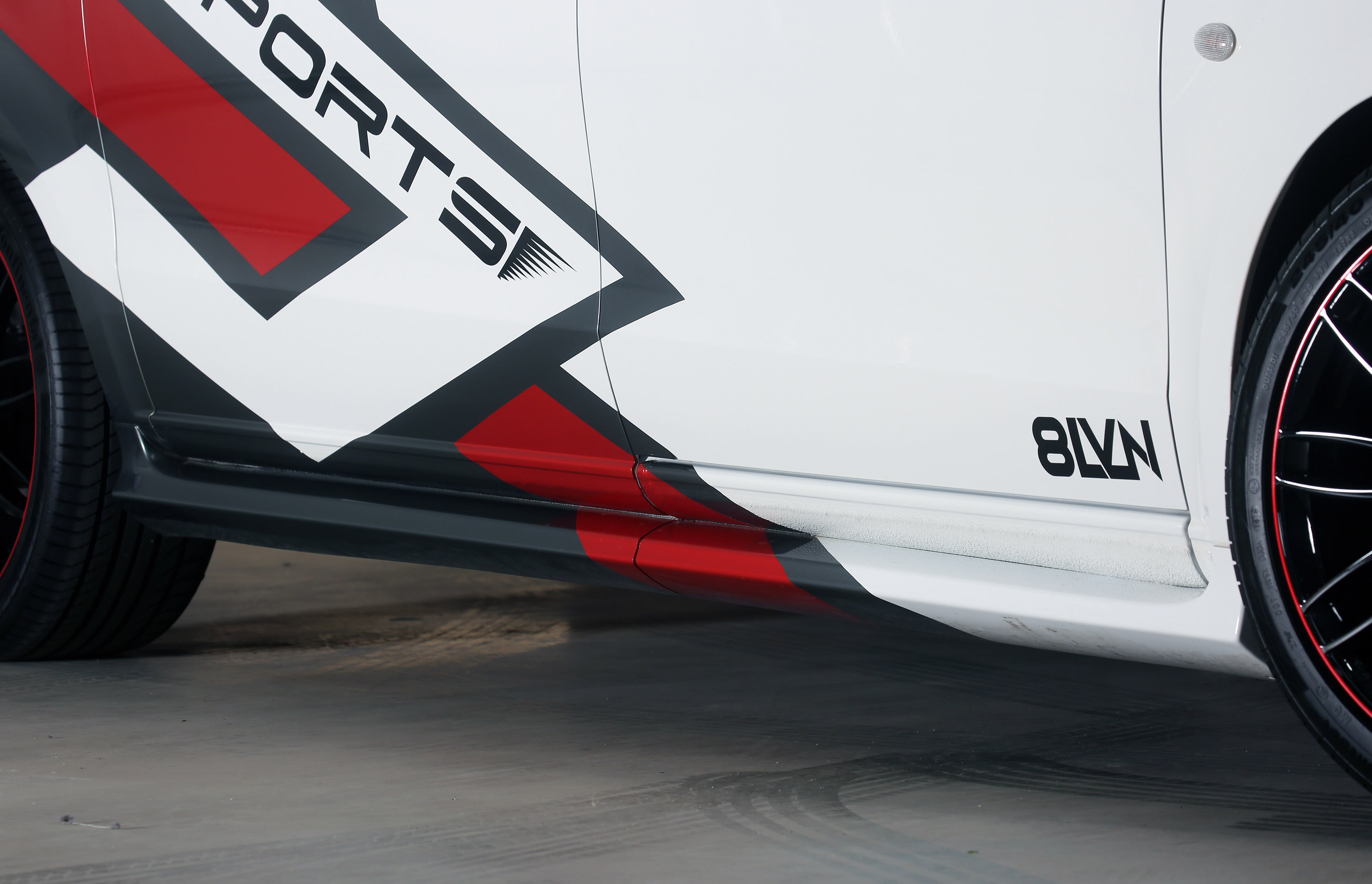Mercedes-Benz VANSPORT.DE Mercedes-Benz White Sport Van