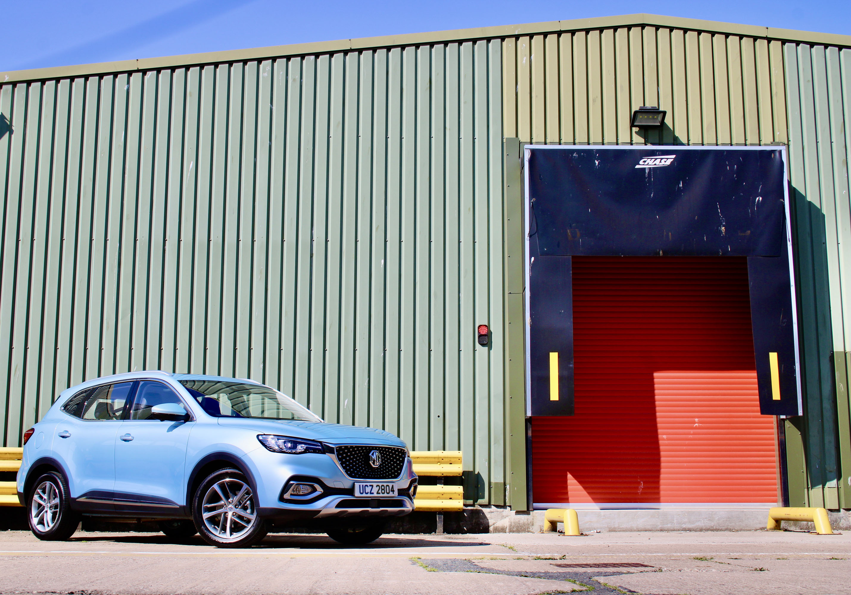 MG LAUNCHES PLUG-IN HYBRID HS SUV