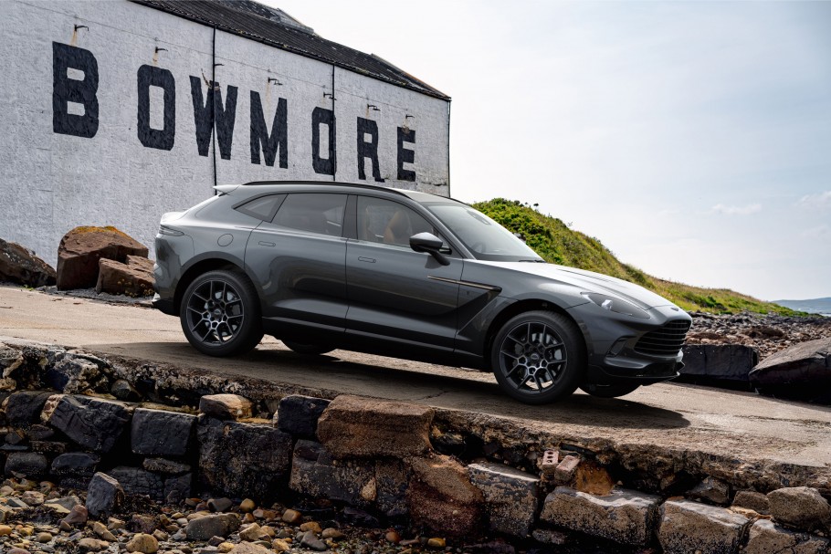 Aston Martin DBX (2021)
