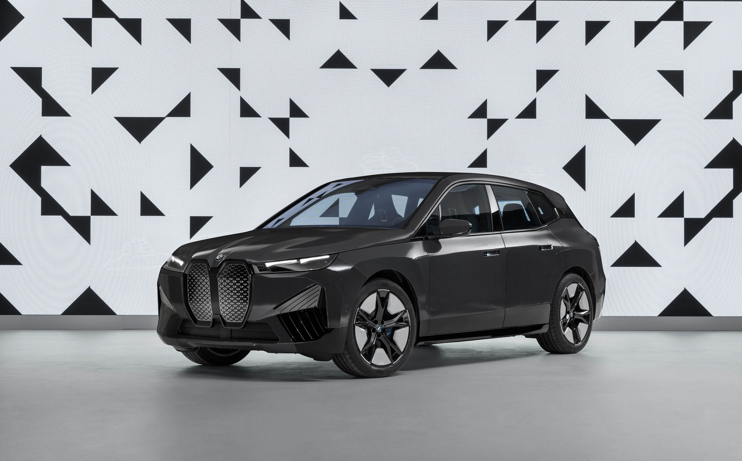 BMW iX Flow E Ink